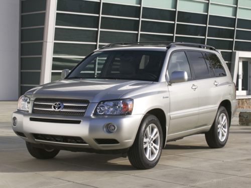 NHTSA to Investigate 43,000 Toyota Highlander Hybrid SUVs For Engine Stalling Complaints